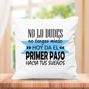 Cojin con frase original, medida 40x40cm con relleno