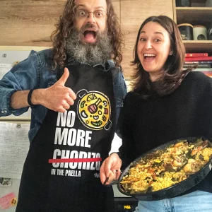 Delantal "No More Chorizo In The Paella" negro de Jajajers