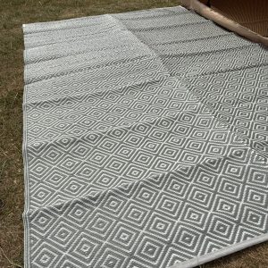 Esterillas de camping rectangulares en forma de diamante en blanco y gris